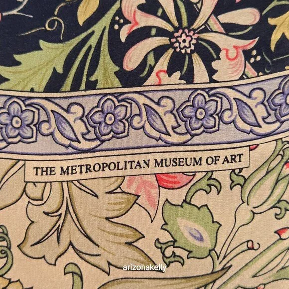 Metropolitan Museum of Art William Morris Silk Scarf "Compton" - Picture 4 of 12